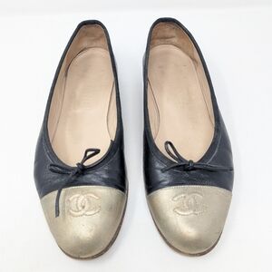 Chanel Black Gold CC Ballet Flats Cap Toe Size 37.5 Leather Monogram